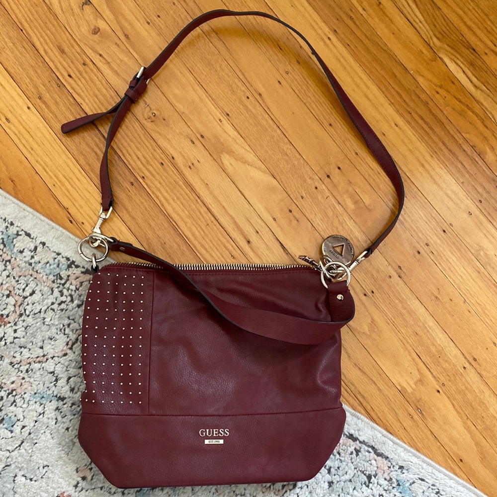 Guess Purse (Like New Condition) bag crossbody